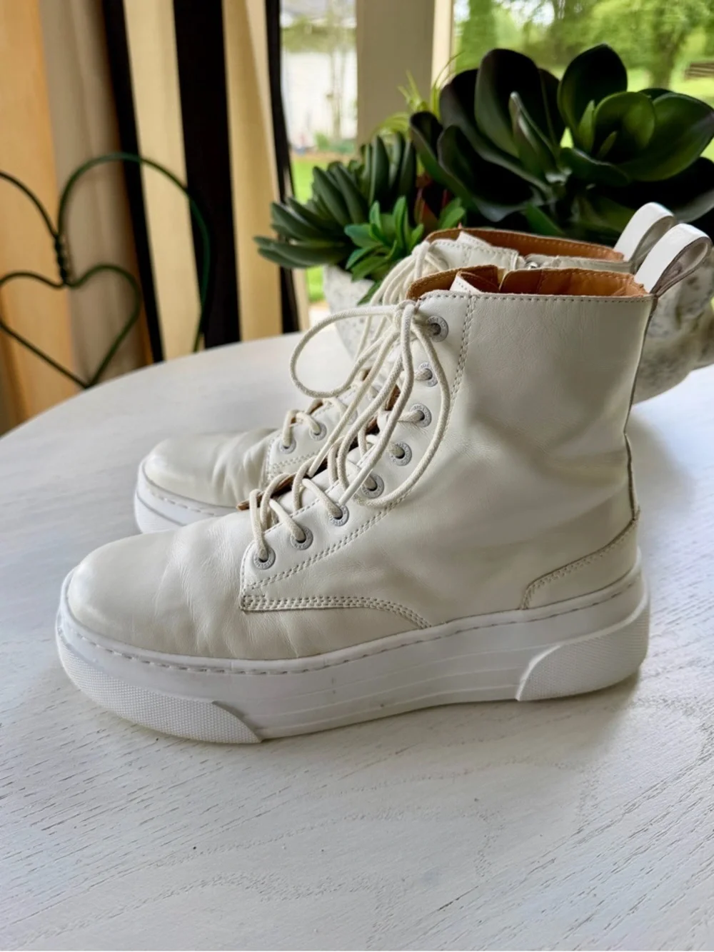 J/SLIDES, ANDRE, HI-TOP, LACE-UP SNEAKERS IN OFF-WHITE. SIZE 8 1/2